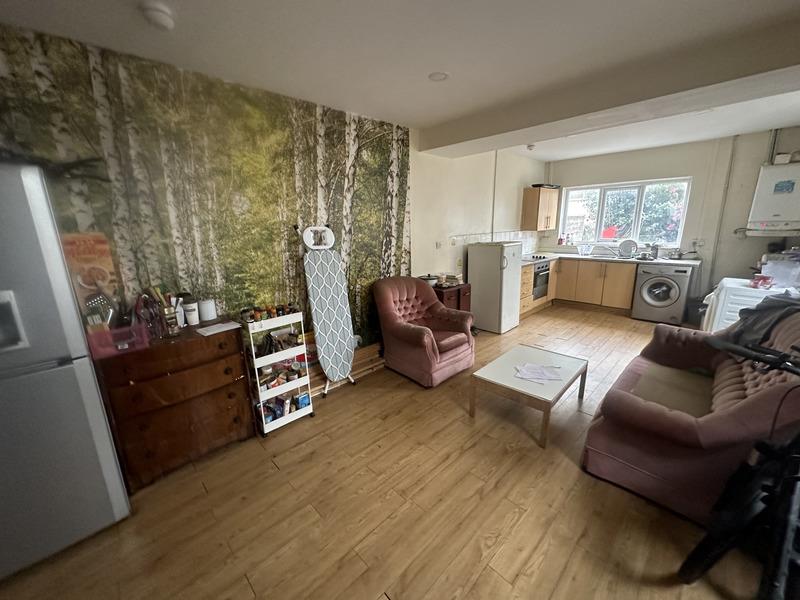 5 bed property in North Road, Cardiff